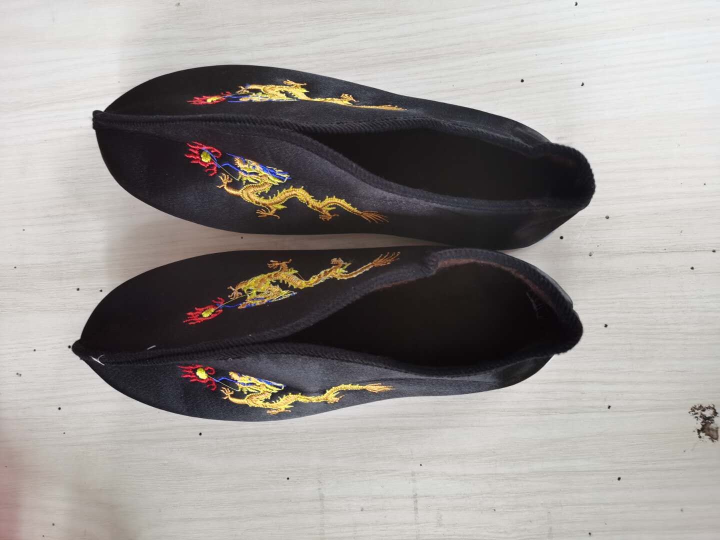 绣花男士鞋子